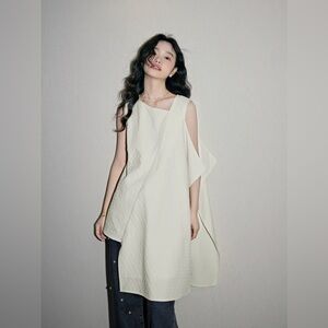 Kuose Asymmetric Hem Blouse